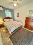 Spacious 3 Bed, 2 Bath Winter escape, near beach, includes car