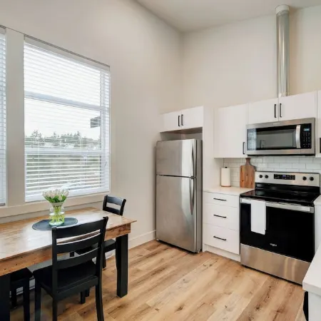 Squeaky clean brand new 2 bedroom close to major routes.