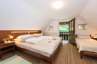 Free WiFi beautiful nature hiking relaxation calm recharge your batteries Landhaus Hotels in Baierdorf bei Anger