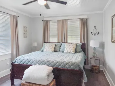 Charming Charleston Home! Hotels near Magnolia Plantation and Gardens