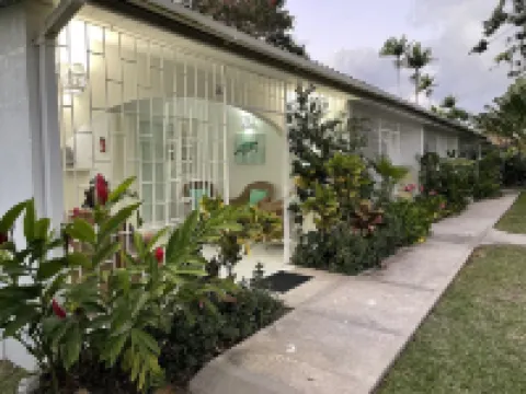 Beautiful 1 Bed Apartment on West Coast - Close to Beach Hotels in 