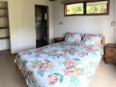 Large family home, tranquil hillside location with Pacific views Hotels in Avarua