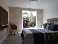 Air-conditioned lodge with swimming pool near Deshaies - WiFi