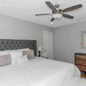 This house is a 3 bedrooms, 2 bathrooms, located in Atlanta, GA. Rooms