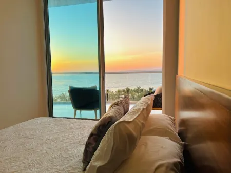 Beachfront 3BR-3BA SunsetParadise