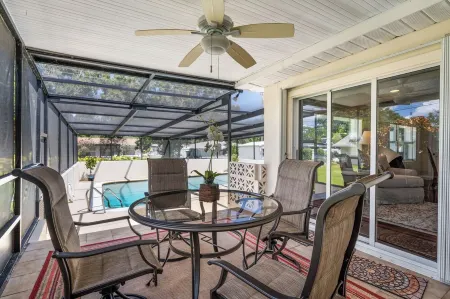 1.5/h theme parks, close to mall,  golf course, 15min to beach, 5min Downtown! Отели рядом с достопримечательностью «Крейн Крик Променад»