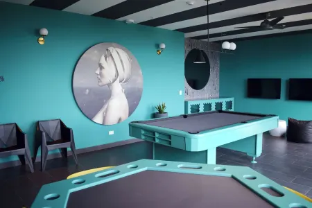 Apartamento con Piscina y Cómodo Espacio de Trabajo