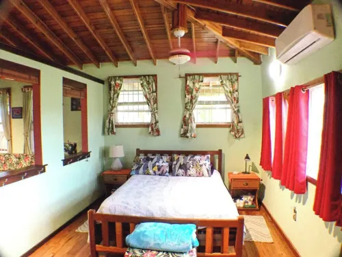 Utila's Red Cliff Cabana