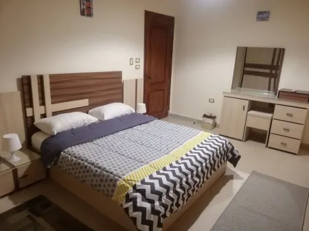 Hidden Gem 2BR with pool access Отели рядом с достопримечательностью «Канадский международный колледж - CIC»