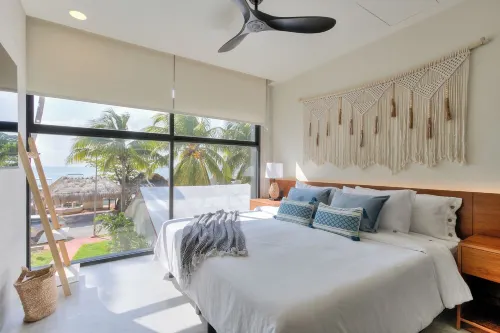 Lake View Villa: Private Pool, Rooftop Terrace, AC, Daily Housekeeping Included!