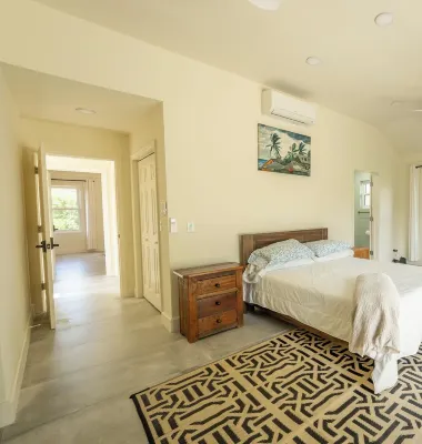 Spacious Home Sleeps 8 , Steps  to Cocoa Bay Hotels in Green Turtle Cay