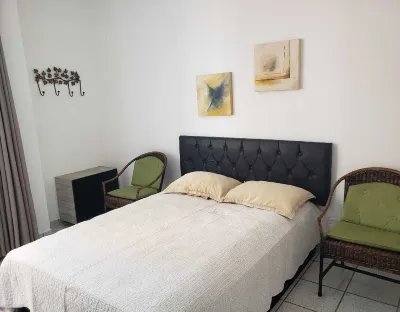 Peracanga / Bacutia Beach Block, Guarapari, 2 Bedrooms, Garage, super fast Wi-Fi Hotel in zona Praia da Bacutia