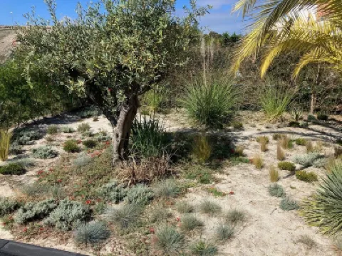 Large villa, private swimming pool, lagoon, beaches and 4 golf courses nearby 酒店