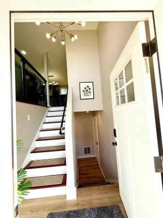 Charming 4-bedroom house near Muckleshoot in Auburn Отели рядом с достопримечательностью «Соос Крик Ботаникал Гарден & Херитедж Сентер»