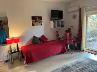 Stunning studio holiday apartment for 2/3 on resort, close to beach with 2 pools Hotels in Pizzo