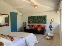 House with swimming pool, 5 bedrooms (4 suites) 40 meters from the beach. Hotels in Guarajuba