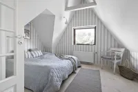 Cosy summer cottage with private beach access