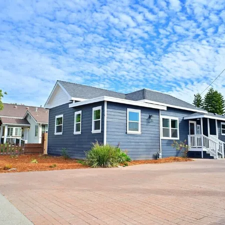 Family Retreat in the Village - Yard & Patio