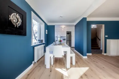 Refurbished Townhouse in Central Reykjavik in a Quiet Residential Area Hôtels à : 