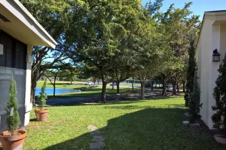 New Miami Townhouse On Lake For Families FU 3Bd/2Bth/5 Persons