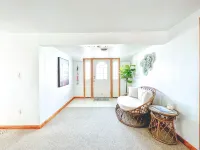 The Waves of Grace beach house! 2 MIN WALK TO BEACH! SANDY BOTTOM!