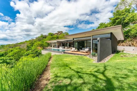 Picture-Perfect Ocean-View Villa – Ideal for Families & Relaxation