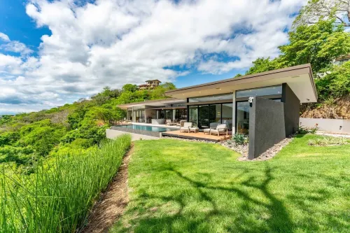 Picture-Perfect Ocean-View Villa – Ideal for Families & Relaxation