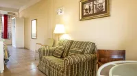 The Hamlet Suites - Bright and spacious Studio Apartment 1
