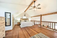 Pet-Friendly Fredericksburg Cabin w/ Hot Tub! - Hot Tub