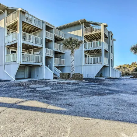 Condo w/ Pool Access - Walk to Beach!