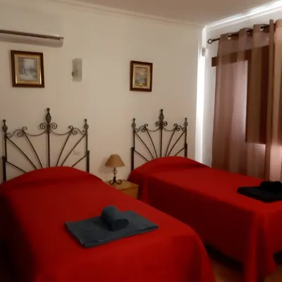 Spacious villa with large garden & private pool-quiet area near Quinta do Lago