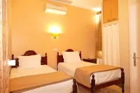 Guest House Sao Filipe - parking