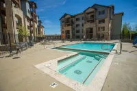 Silverado Lodge with Fireplaces and Pool Views - 3-Star