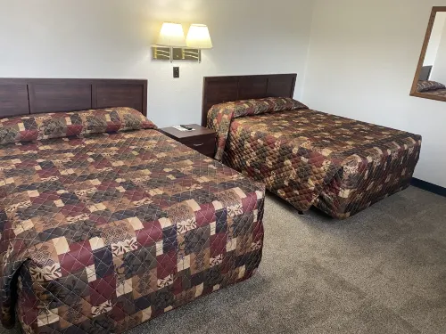 Midway Budget Inn - parking