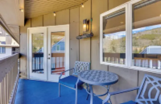 Copper Mtn Condo w/ Heated Pool: Ski-in/Walk-Out!