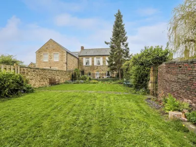 ホワイト スワン コテージ のホテル