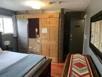 Smithers Guesthouse Hotels near Adam’s Igloo Wildlife Museum