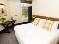 Bowling Green Hotels near Didsbury