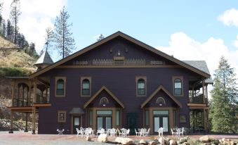 Hearthstone Elegant Lodge by the River
