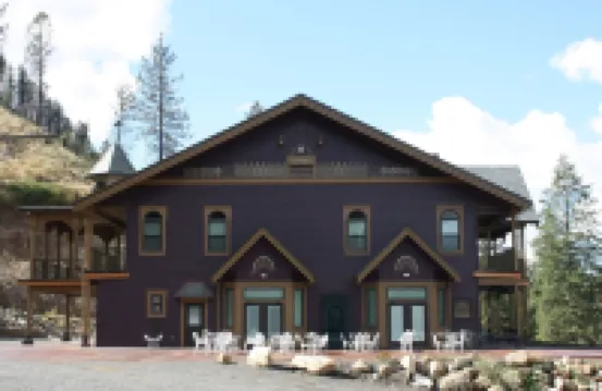 Hearthstone Elegant Lodge by the River Hotels in 