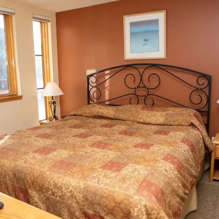 1538 Lakeshore 1 Bedroom Condo by RedAwning