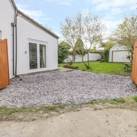 5 Cliff Lane
