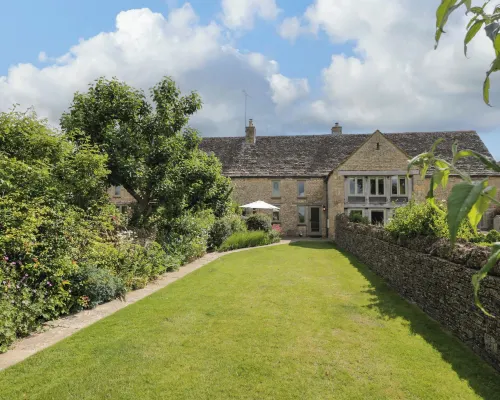 Little Owl Barn Hotels in Burford