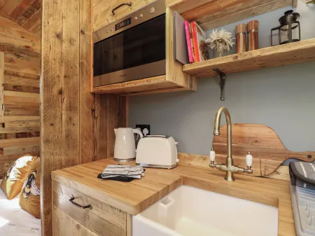 Tower Hut Отели рядом с достопримечательностью «Сивью Уайлдлайф Энкантер»