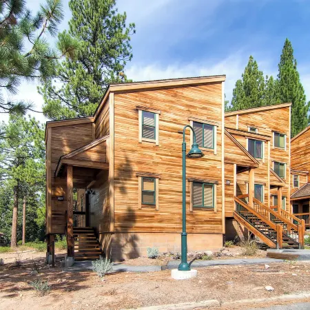 Inviting Ski Getaway < 1 Mile to Northstar Resort!