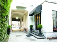 Hotel la Légende Hotels near مانيكن بيس