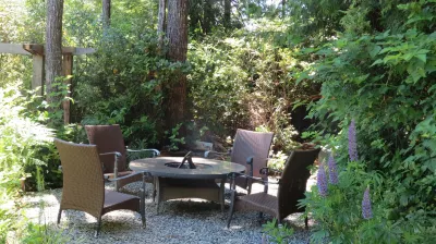 Cobble Wood & Bird Sanctuary Guest Houses Hotels near Chesterman Beach