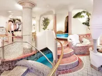 Hotel Weisses Lamm Hotels in Monguelfo