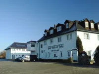 Hotel Gasthof Goldener Hahn - موقف سيارات