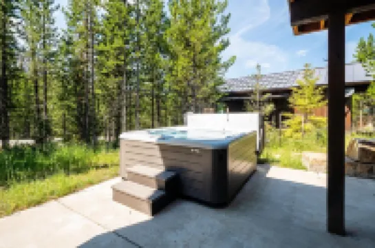 27 Lake Cabin by Moonlight Basin Lodging